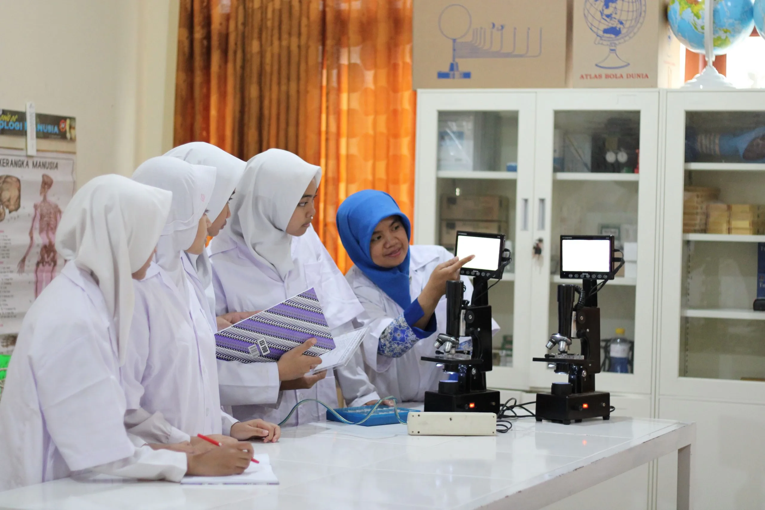 Laboratorium Sains & Praktikum IPA